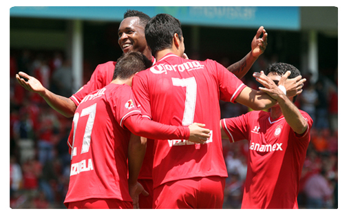 Deportivo Toluca Toluca cartonne et se replace