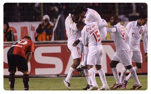 Le tenant du titre en demies Liga de Quito