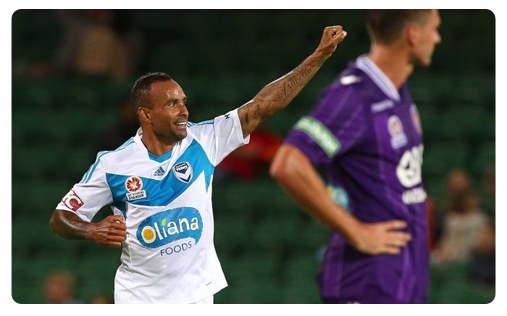 Archie Thompson donne trois points synonyme de 2e place aux Victory