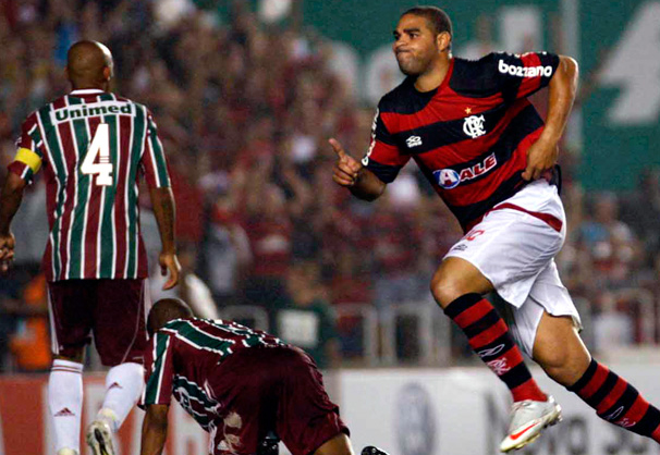 Adriano éblouit le Fla - Flu Adriano